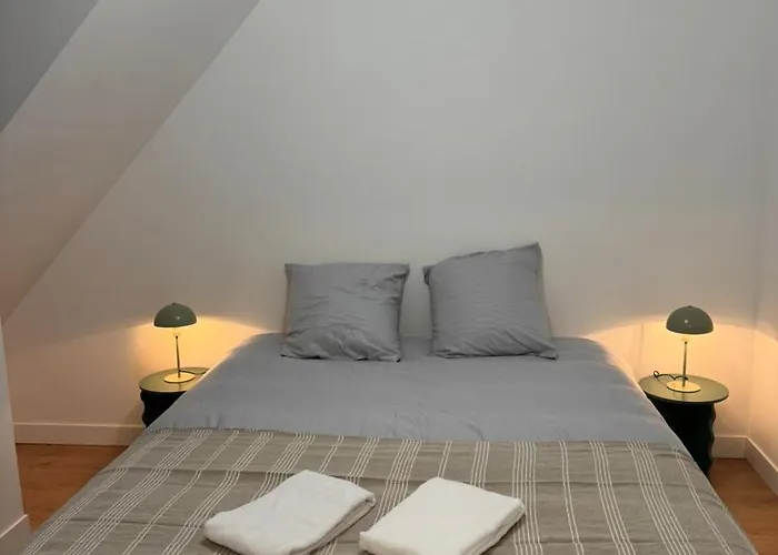 11 Parking Gratuit *